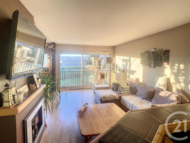 Appartement F3 &agrave; louer - 4 pi&egrave;ces - 83,90 m2 - Deville Les Rouen - 76 - HAUTE-NORMANDIE