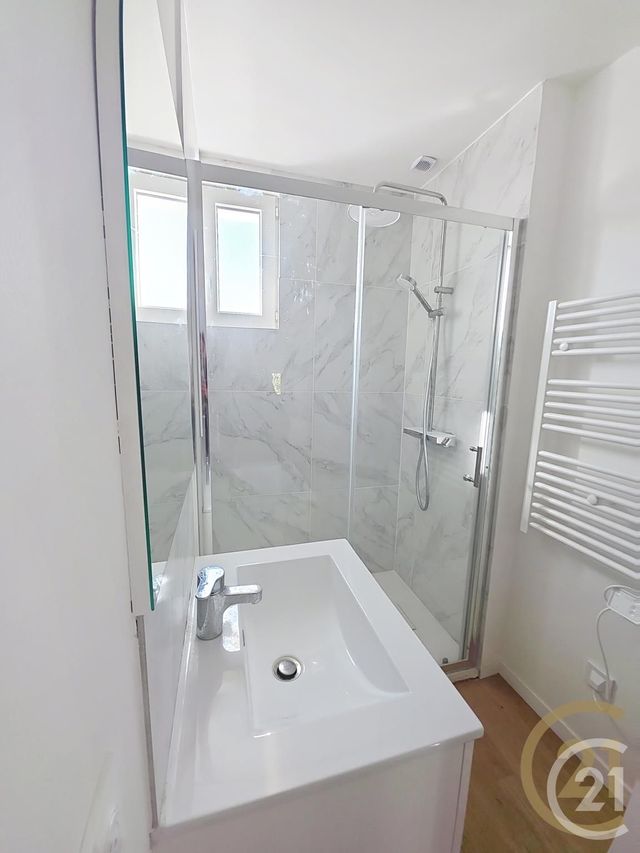 Maison à louer - 5 pièces - 76,90 m2 - Deville Les Rouen - 76 - HAUTE-NORMANDIE