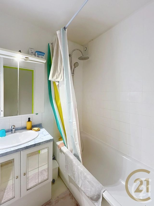 Appartement F3 à louer - 3 pièces - 64,20 m2 - Deville Les Rouen - 76 - HAUTE-NORMANDIE