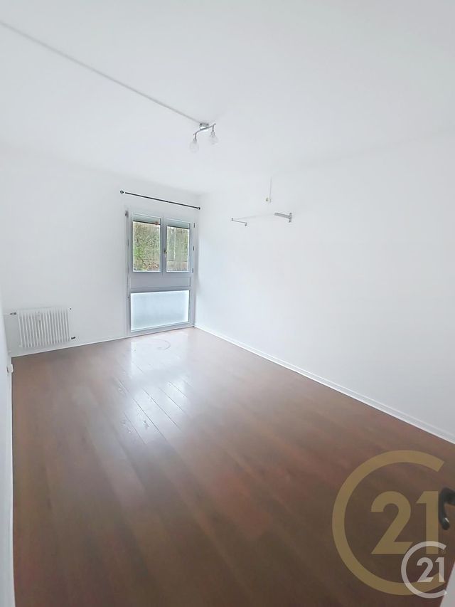 Appartement F4 &agrave; louer - 4 pi&egrave;ces - 77,94 m2 - Deville Les Rouen - 76 - HAUTE-NORMANDIE