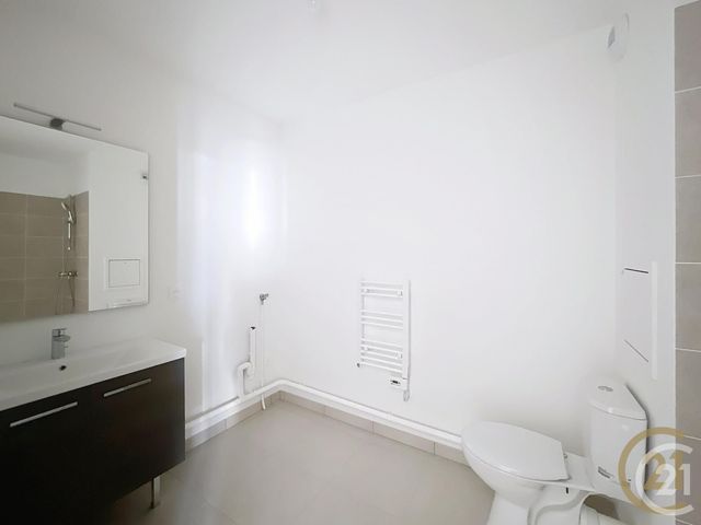 Appartement &agrave; louer - 2 pi&egrave;ces - 41,72 m2 - Deville Les Rouen - 76 - HAUTE-NORMANDIE