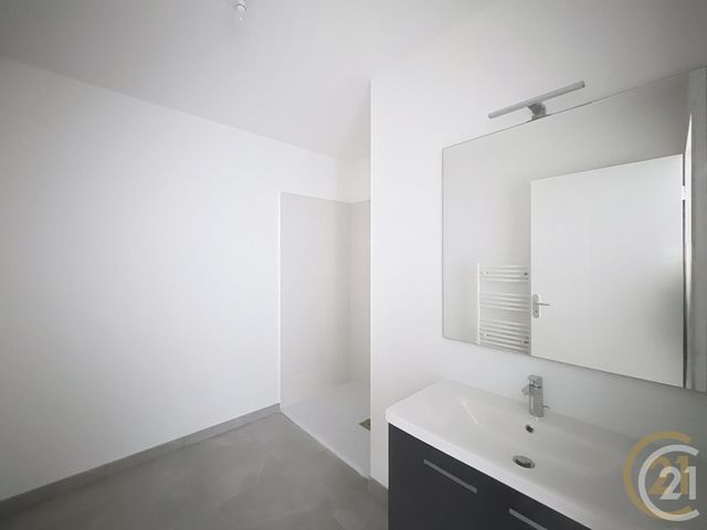 Appartement T3 &agrave; louer - 3 pi&egrave;ces - 61 m2 - Deville Les Rouen - 76 - HAUTE-NORMANDIE