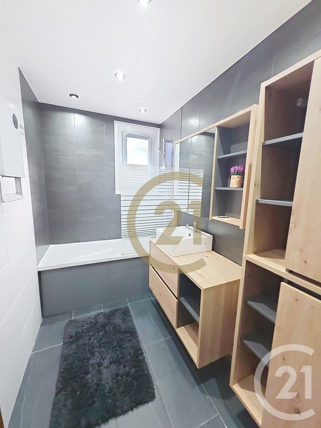 Appartement F4 &agrave; louer - 4 pi&egrave;ces - 75,08 m2 - Deville Les Rouen - 76 - HAUTE-NORMANDIE