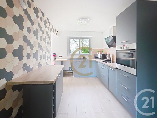 Appartement F4 &agrave; louer - 4 pi&egrave;ces - 75,08 m2 - Deville Les Rouen - 76 - HAUTE-NORMANDIE