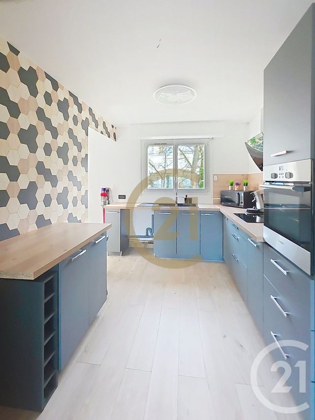 Appartement F4 &agrave; louer - 4 pi&egrave;ces - 75,08 m2 - Deville Les Rouen - 76 - HAUTE-NORMANDIE