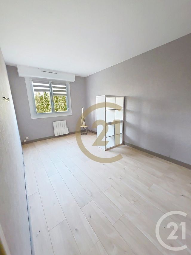 Appartement F4 &agrave; louer - 4 pi&egrave;ces - 75,08 m2 - Deville Les Rouen - 76 - HAUTE-NORMANDIE