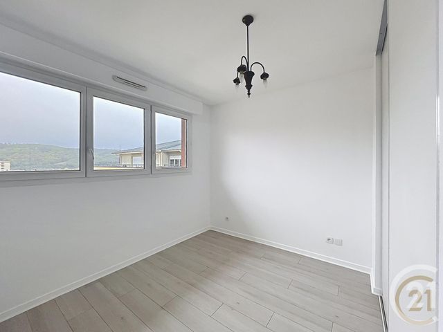 Appartement F4 &agrave; louer - 4 pi&egrave;ces - 73,23 m2 - Deville Les Rouen - 76 - HAUTE-NORMANDIE