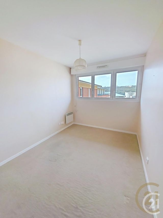 Appartement F4 &agrave; louer - 4 pi&egrave;ces - 73,23 m2 - Deville Les Rouen - 76 - HAUTE-NORMANDIE