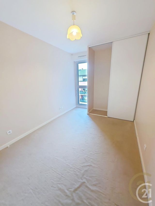 Appartement F4 &agrave; louer - 4 pi&egrave;ces - 73,23 m2 - Deville Les Rouen - 76 - HAUTE-NORMANDIE