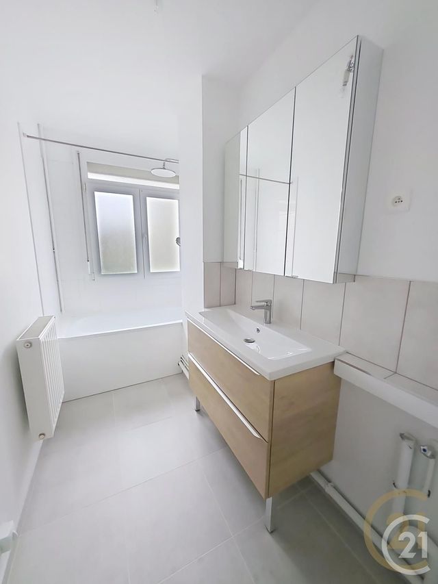 Appartement F3 &agrave; louer - 4 pi&egrave;ces - 67,99 m2 - Deville Les Rouen - 76 - HAUTE-NORMANDIE