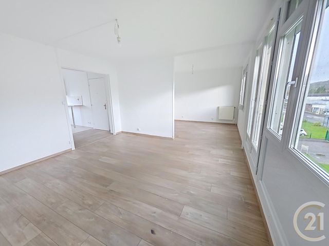 Appartement F3 &agrave; louer - 4 pi&egrave;ces - 67,99 m2 - Deville Les Rouen - 76 - HAUTE-NORMANDIE