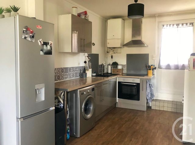 Maison &agrave; louer - 4 pi&egrave;ces - 62,86 m2 - Deville Les Rouen - 76 - HAUTE-NORMANDIE