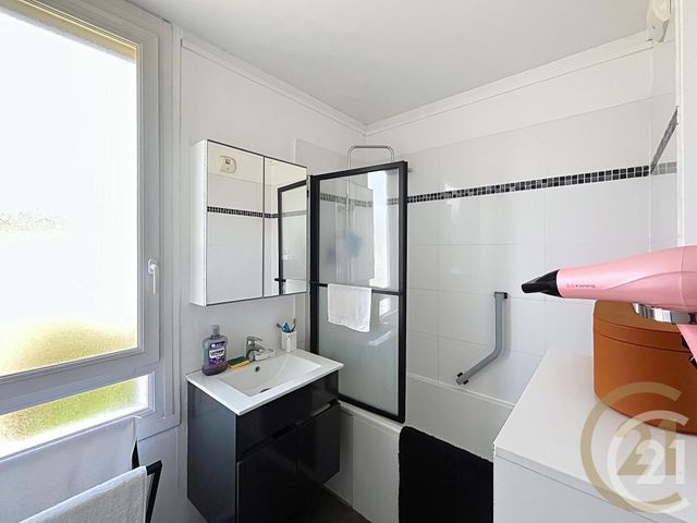 Appartement F3 &agrave; louer - 3 pi&egrave;ces - 70,80 m2 - Deville Les Rouen - 76 - HAUTE-NORMANDIE