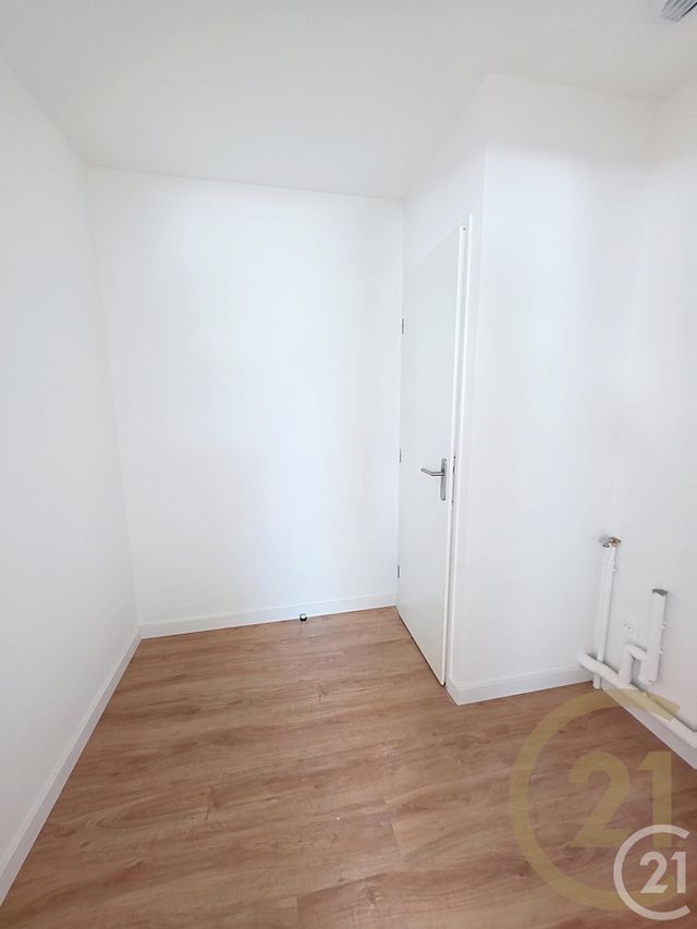 Appartement F4 &agrave; louer - 5 pi&egrave;ces - 115,60 m2 - Notre Dame De Bondeville - 76 - HAUTE-NORMANDIE