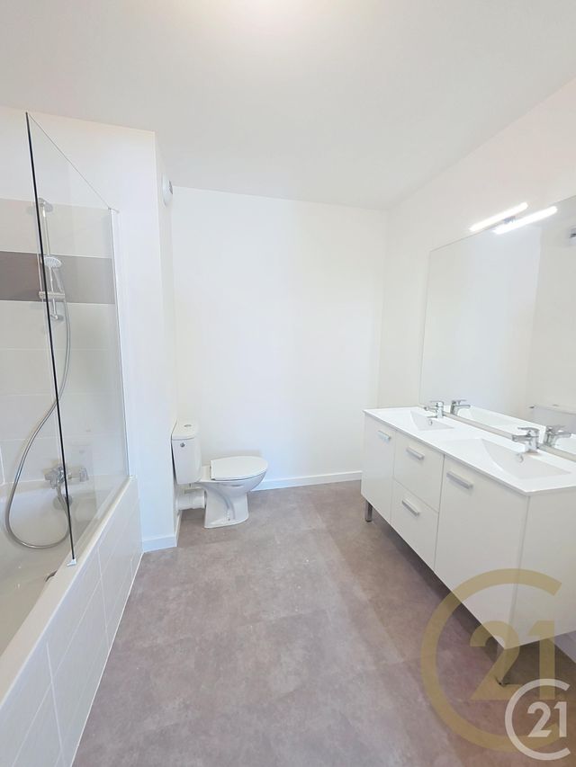 Appartement F4 &agrave; louer - 5 pi&egrave;ces - 115,60 m2 - Notre Dame De Bondeville - 76 - HAUTE-NORMANDIE