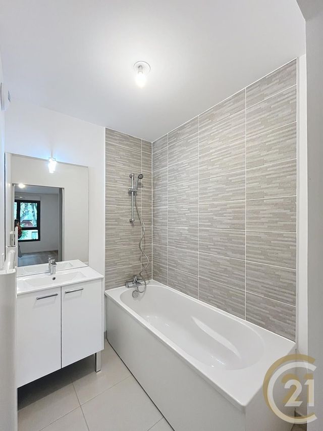 Appartement F3 &agrave; louer - 3 pi&egrave;ces - 62,66 m2 - Sotteville Les Rouen - 76 - HAUTE-NORMANDIE