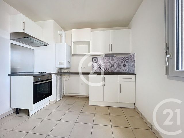 Appartement T3 à vendre - 3 pièces - 64 m2 - Sotteville Les Rouen - 76 - HAUTE-NORMANDIE