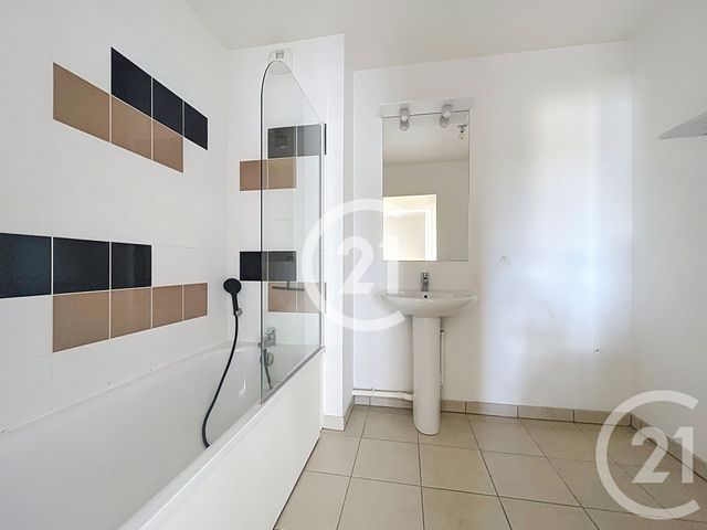 Appartement T3 à vendre - 3 pièces - 64 m2 - Sotteville Les Rouen - 76 - HAUTE-NORMANDIE