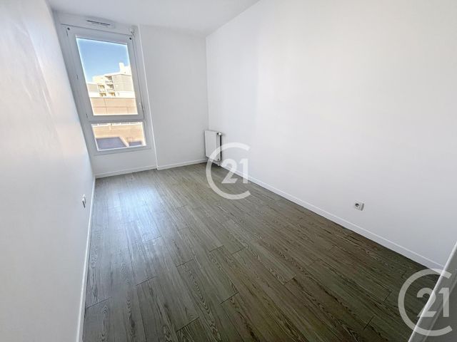 Afficher la photo en grand Appartement F4 à louer - 4 pièces - 79,37 m2 - Le Petit Quevilly - 76 - HAUTE-NORMANDIE