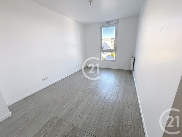 Afficher la photo en grand Appartement F4 à louer - 4 pièces - 79,37 m2 - Le Petit Quevilly - 76 - HAUTE-NORMANDIE