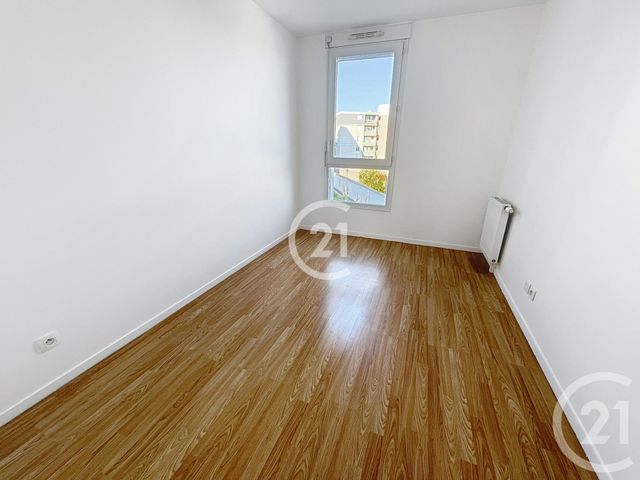 Afficher la photo en grand Appartement F4 à louer - 4 pièces - 79,37 m2 - Le Petit Quevilly - 76 - HAUTE-NORMANDIE