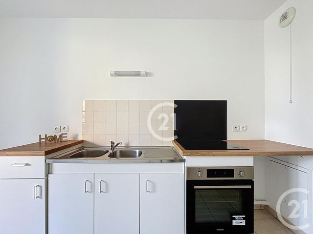 Afficher la photo en grand Appartement F4 à louer - 4 pièces - 79,37 m2 - Le Petit Quevilly - 76 - HAUTE-NORMANDIE