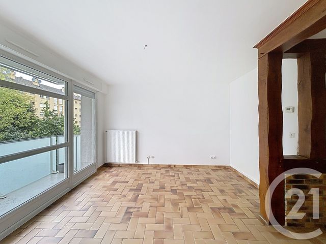 Appartement T3 à louer - 3 pièces - 62,68 m2 - Petit Couronne - 76 - HAUTE-NORMANDIE