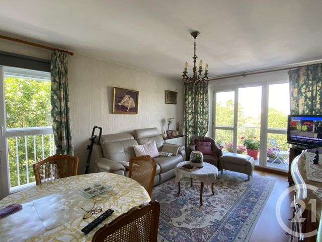 Afficher la photo en grand Appartement F3 à vendre - 3 pièces - 72,48 m2 - LE GRAND QUEVILLY - 76 - HAUTE-NORMANDIE
