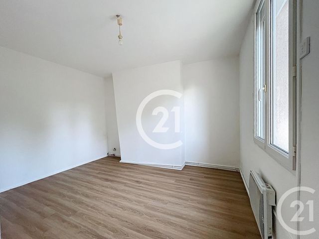 Afficher la photo en grand Appartement à louer - 2 pièces - 45 m2 - Moulineaux - 76 - HAUTE-NORMANDIE