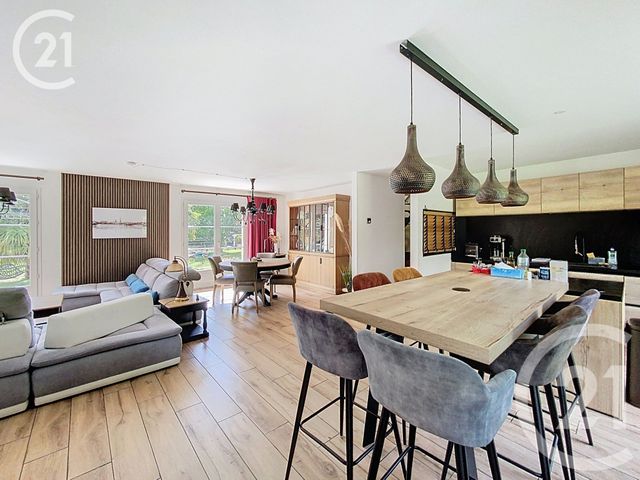 Maison &agrave; louer - 7 pi&egrave;ces - 210,18 m2 - Isneauville - 76 - HAUTE-NORMANDIE