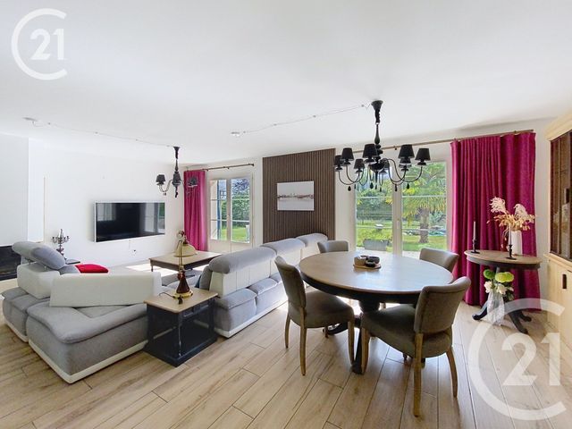 Maison &agrave; louer - 7 pi&egrave;ces - 210,18 m2 - Isneauville - 76 - HAUTE-NORMANDIE