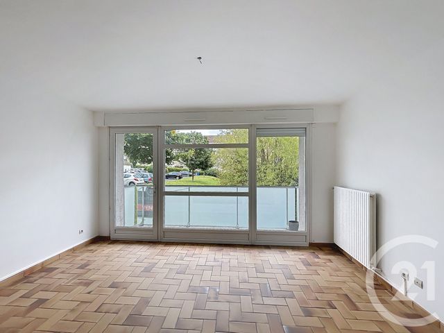 Appartement T3 &agrave; louer - 3 pi&egrave;ces - 62,68 m2 - Petit Couronne - 76 - HAUTE-NORMANDIE