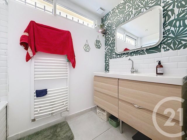 Maison &agrave; louer - 6 pi&egrave;ces - 134 m2 - Bonsecours - 76 - HAUTE-NORMANDIE