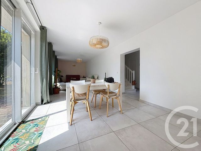 Maison &agrave; louer - 6 pi&egrave;ces - 134 m2 - Bonsecours - 76 - HAUTE-NORMANDIE